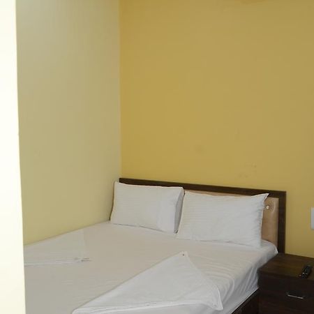 The United Hotel Bombaim Exterior foto
