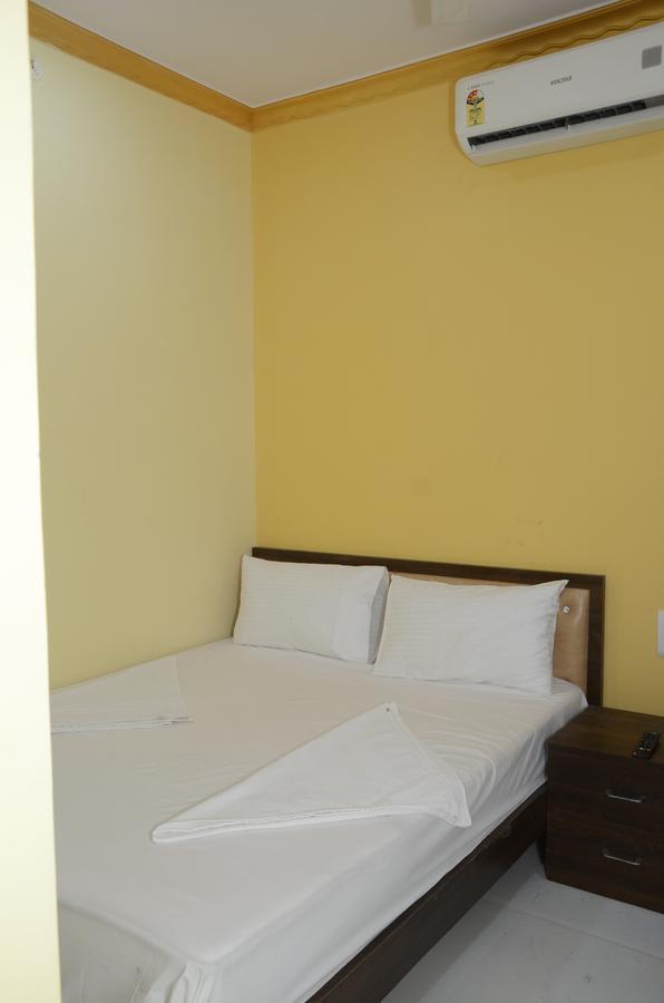 The United Hotel Bombaim Exterior foto